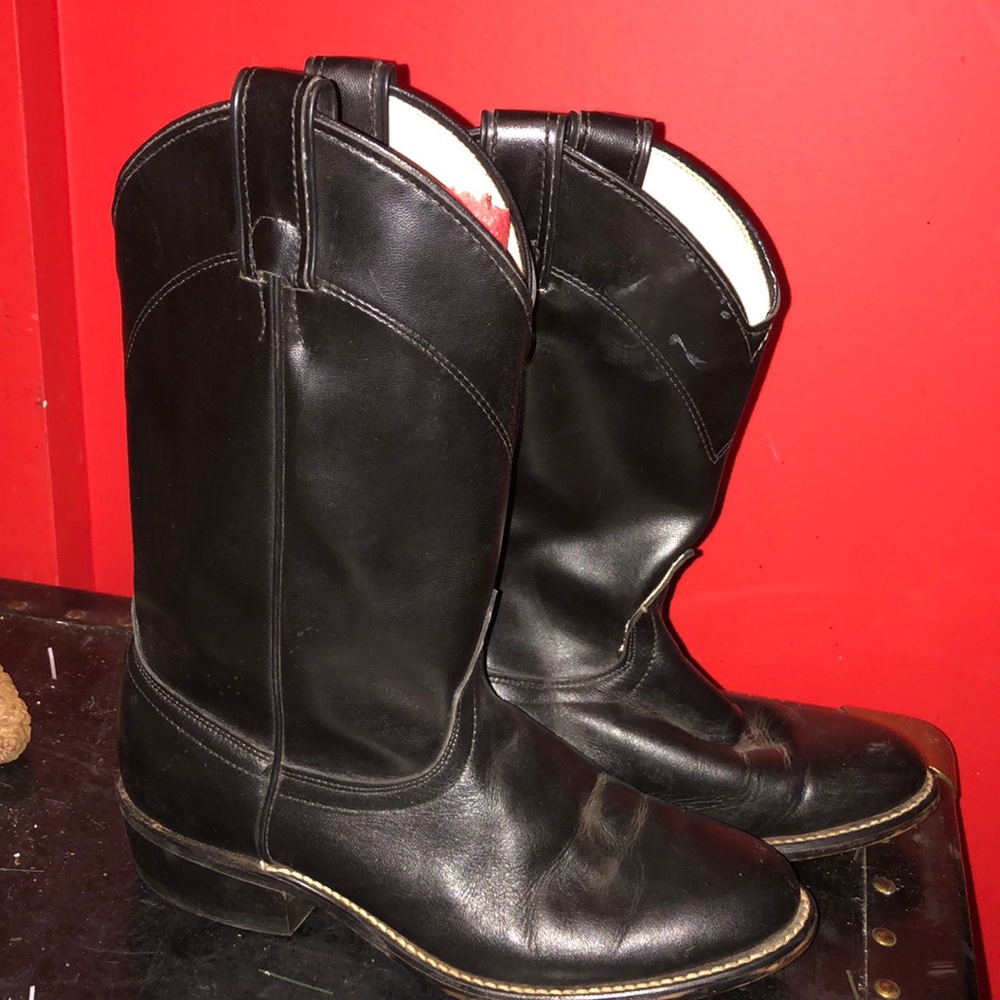 Women’s Black cowboy boots. Leather size 7